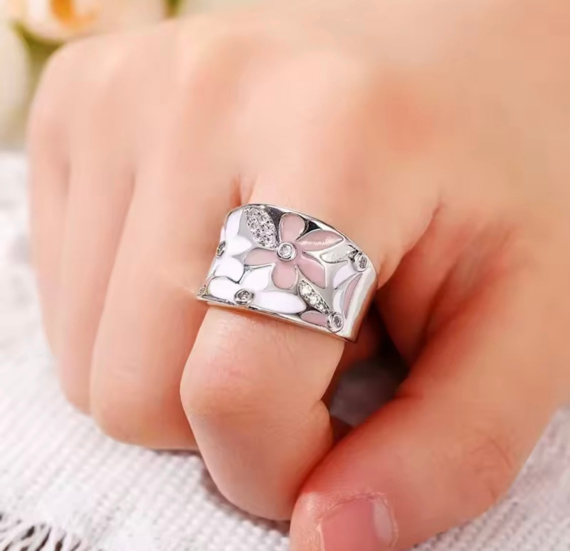 Aesthetic Flower Cluster Ring