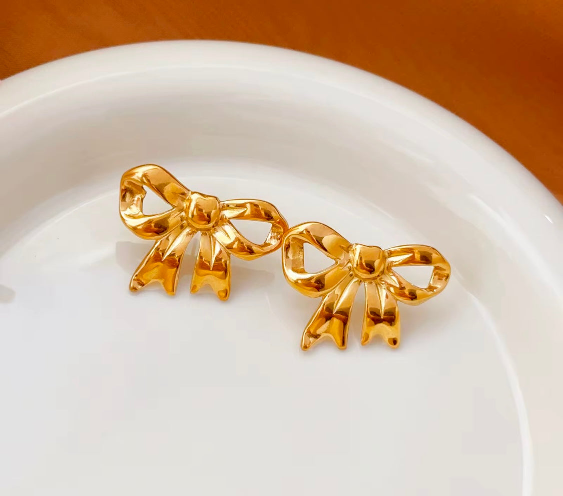 Bow Gold Earings