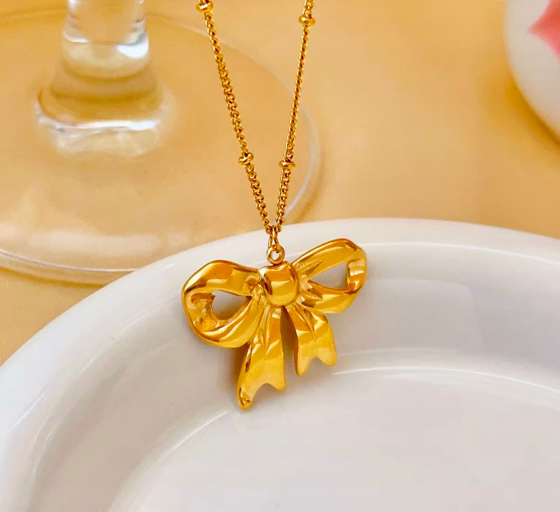 Bow Gold Necklace