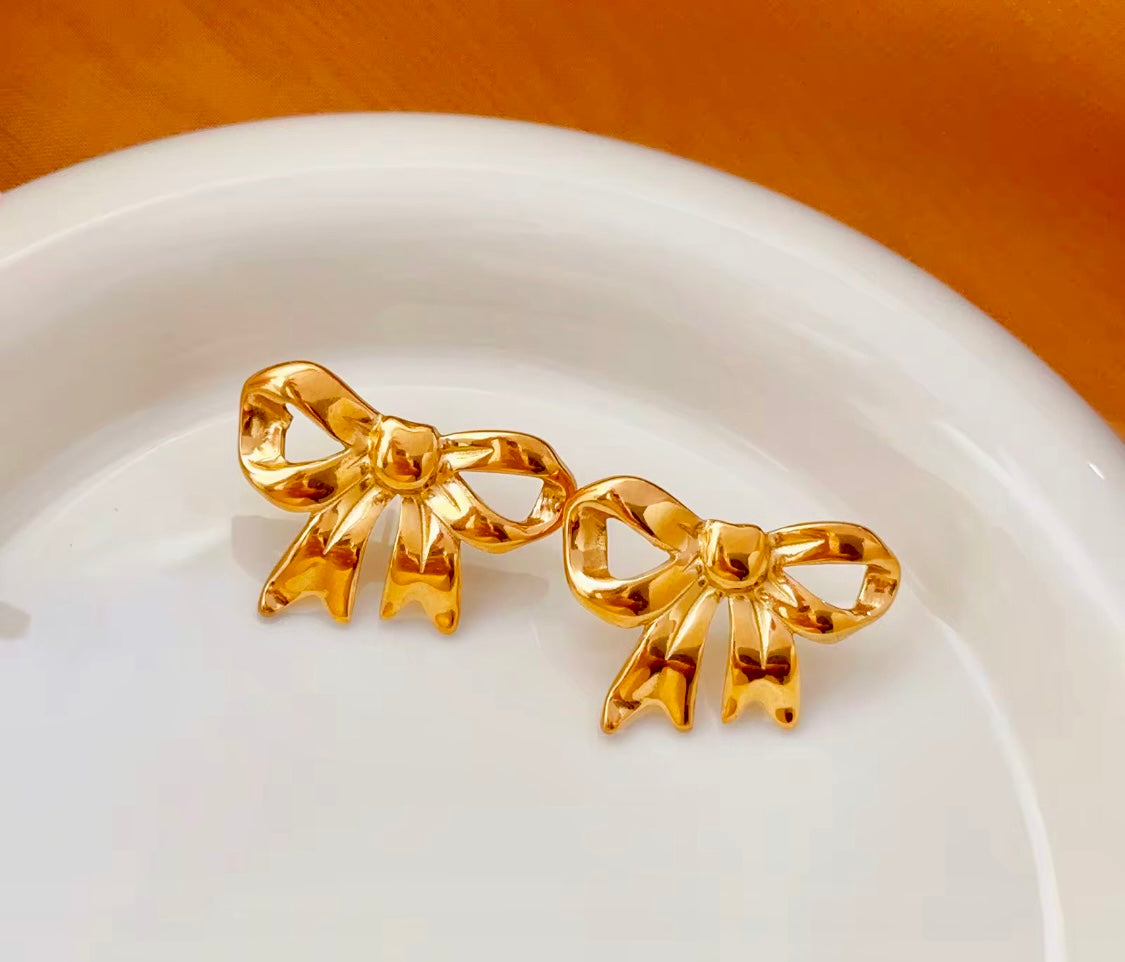 Bow Gold Earings