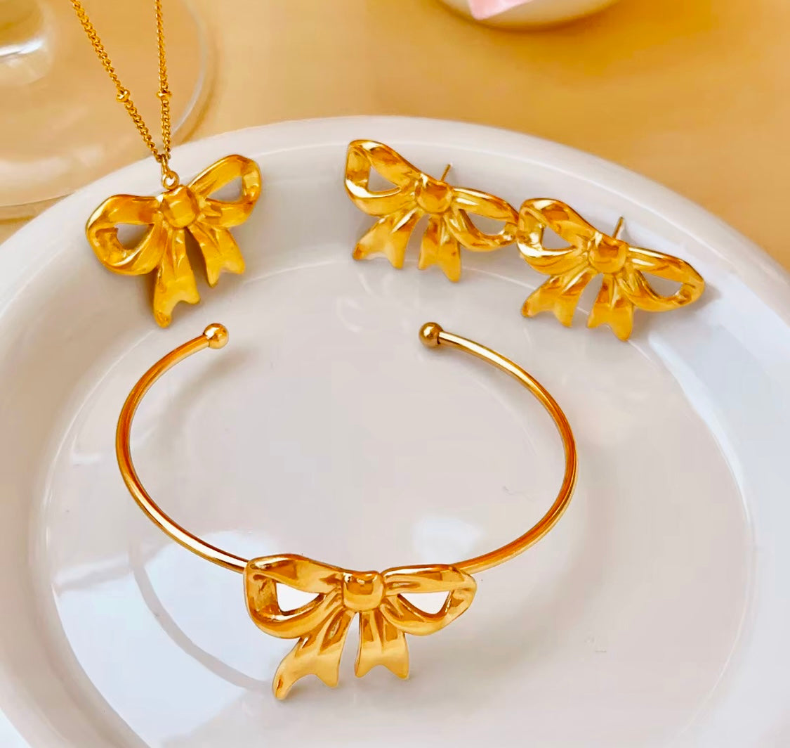 Bow Gold Earings