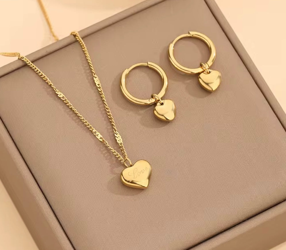 A Love Heart Necklace Pendant Set